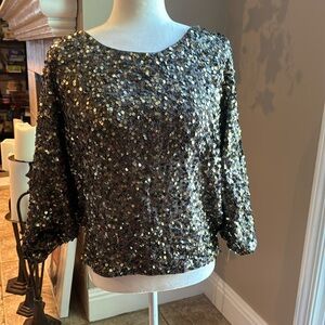 Sequenced top, size medium